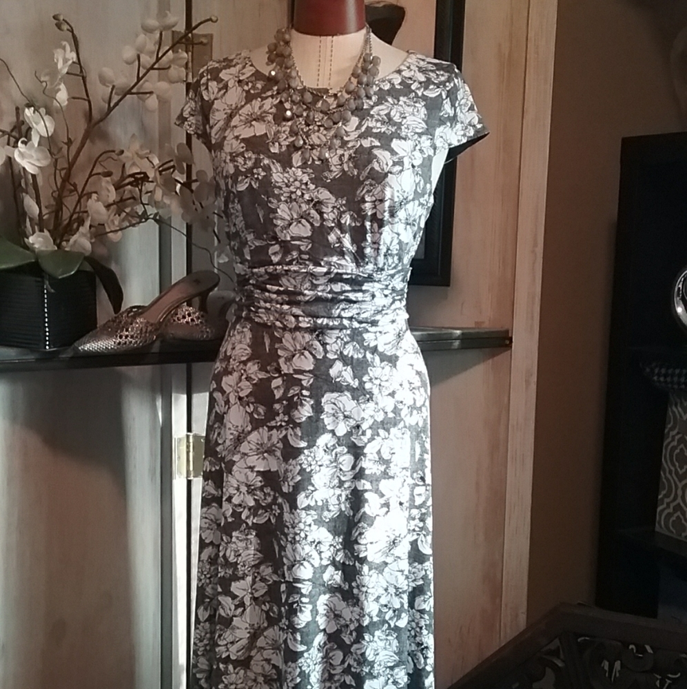 Connected | Dress - Picture 13 of 16
